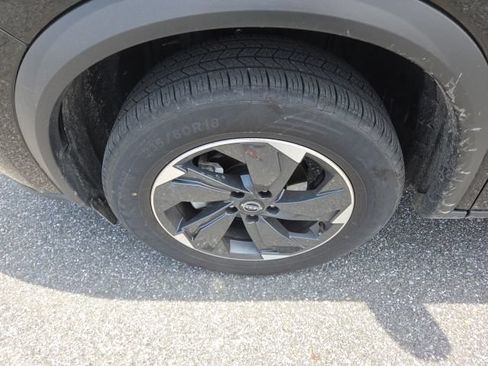 Used 2025 Nissan Rogue SV AWD/4WD image 18