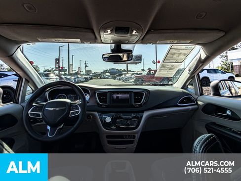 Used 2023 Chrysler Voyager LX FWD image 15