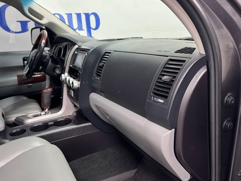 Used 2016 Toyota Sequoia Platinum image 26