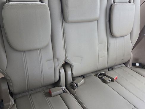 Used 2015 Chrysler Town & Country Touring image 17