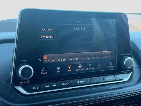 Used 2023 Nissan Rogue SV image 14