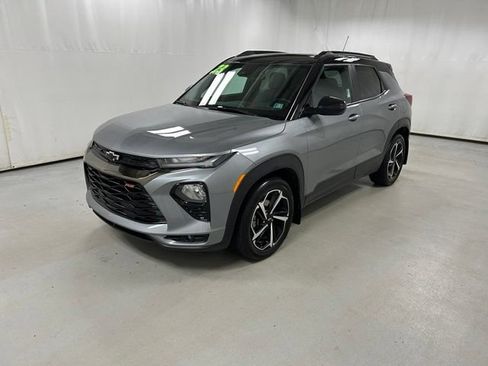 Used 2023 Chevrolet TrailBlazer RS w/ Sun and Liftgate Package FWD image 2