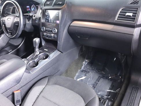 Used 2018 Ford Explorer XLT w/ Equipment Group 201A AWD/4WD image 47