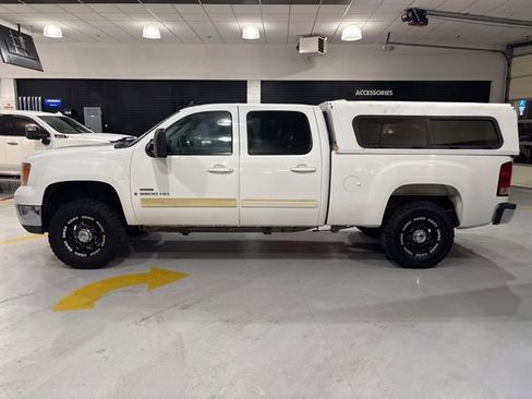 Used 2008 GMC Sierra 2500 SLT w/ Z71 Off-Road Package AWD/4WD image 3