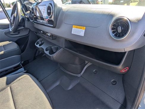 Used 2025 Mercedes-Benz Sprinter 2500 image 11