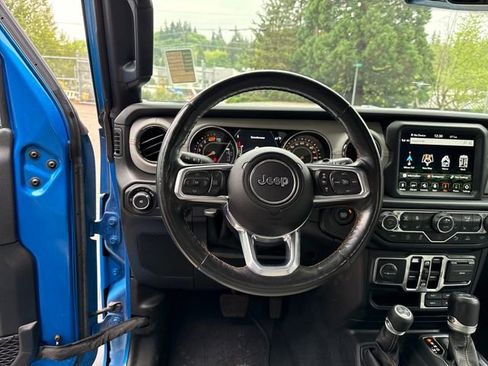 Used 2022 Jeep Wrangler Unlimited Sahara AWD/4WD image 17