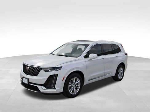 New 2025 Cadillac XT6 Luxury image 2