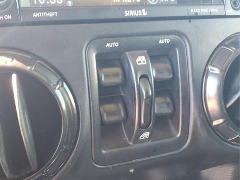 Used 2017 Jeep Wrangler Unlimited Sahara AWD/4WD image 15
