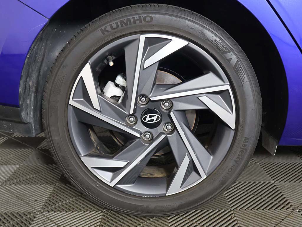 Used 2025 Hyundai Elantra Sport w/ Cargo Package FWD image 17