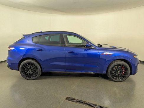 Used 2023 Maserati Levante Trofeo image 6