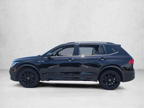 Used 2022 Volkswagen Tiguan SE R-Line FWD image 9