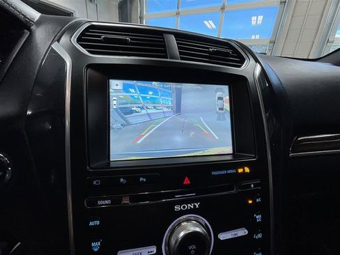 Used 2018 Ford Explorer Platinum AWD/4WD image 19