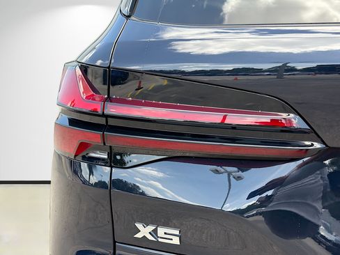 New 2026 BMW X5 M60i AWD/4WD image 10