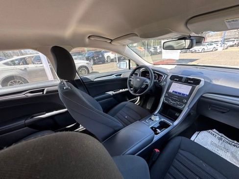 Used 2020 Ford Fusion SE FWD image 24