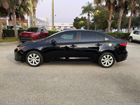 Used 2024 Toyota Corolla LE FWD image 2