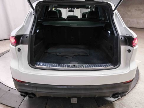 Used 2022 Porsche Cayenne Platinum Edition image 25
