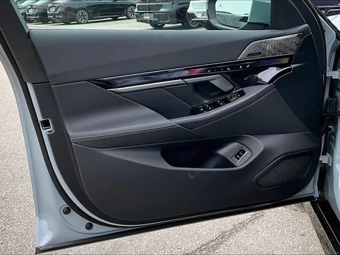 New 2026 BMW 530i xDrive w/ M Sport Package AWD/4WD image 10