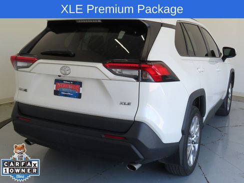 Used 2022 Toyota RAV4 XLE Premium image 4