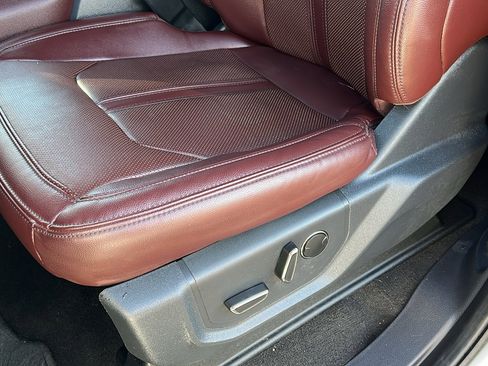 Used 2024 Ford Expedition Limited AWD/4WD image 19