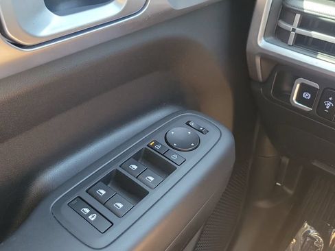 Used 2025 Hyundai Santa Fe SE FWD image 19