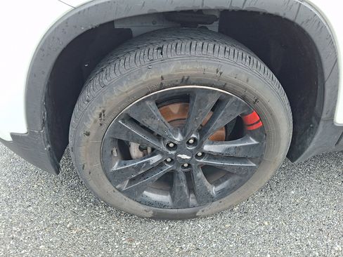 Used 2021 Chevrolet Trax LT w/ Redline Edition image 3