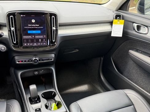 New 2026 Volvo XC40 B4 Core w/ Climate Package FWD image 13