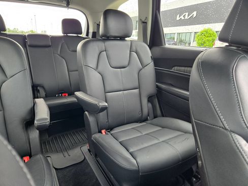 Used 2025 Kia Telluride SX w/ SX Captain's Chair Package AWD/4WD image 14