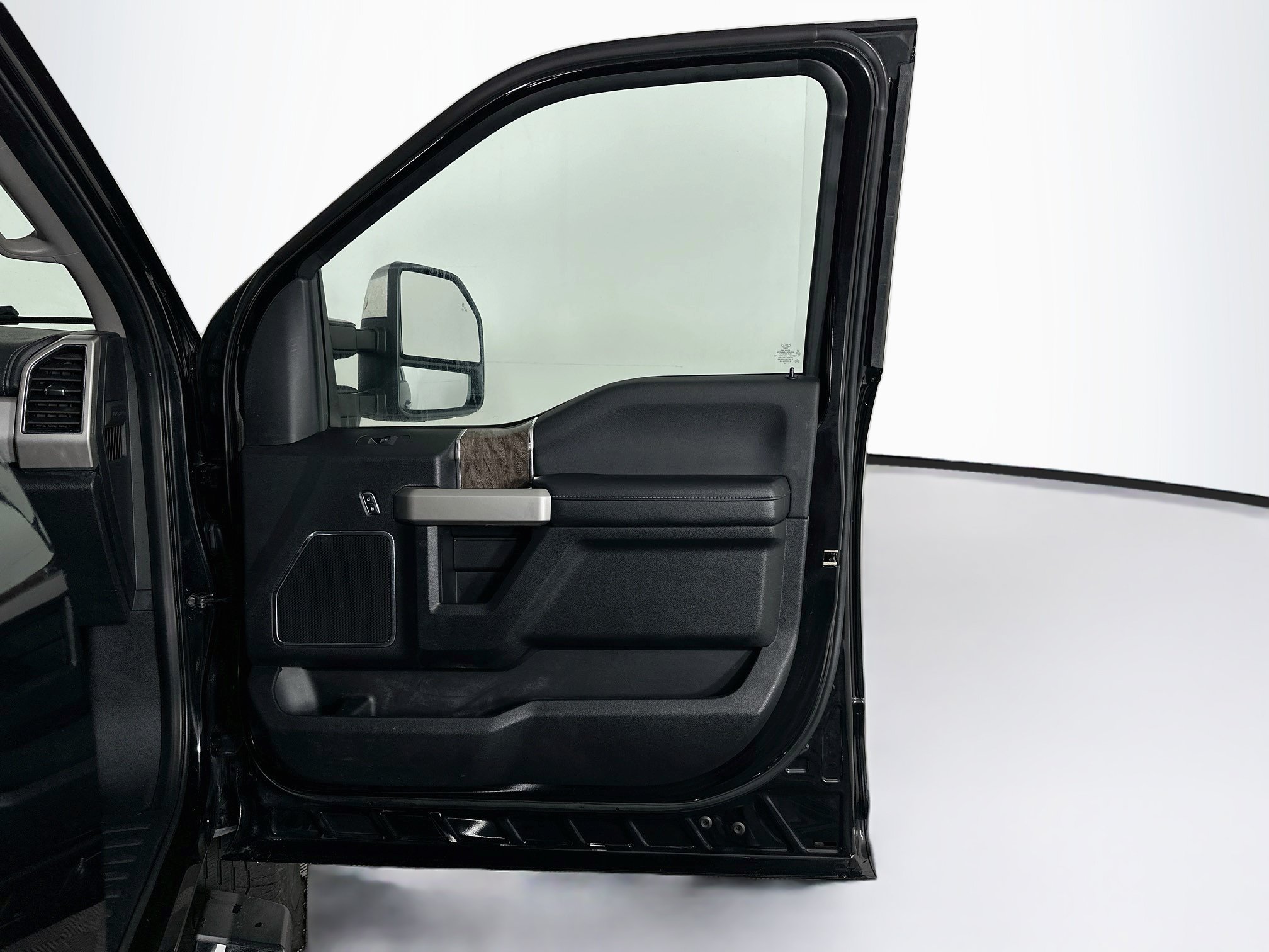 Used 2019 Ford F350 Lariat w/ Chrome Package AWD/4WD image 31