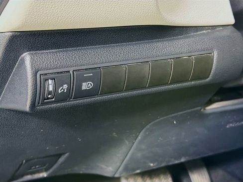 Used 2022 Toyota Corolla LE image 12