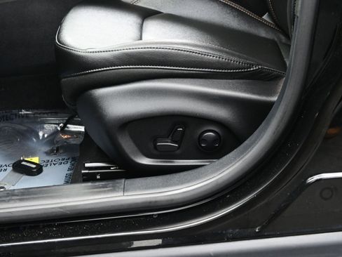 Used 2024 Jeep Compass Limited image 10