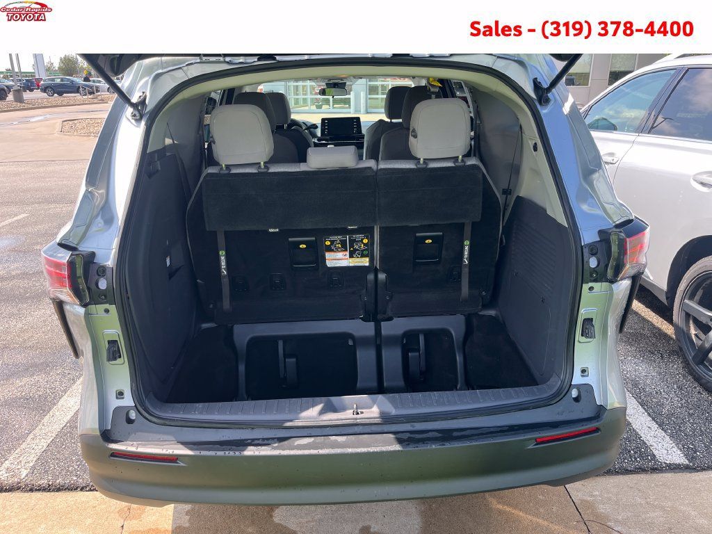 Certified 2021 Toyota Sienna LE FWD image 6