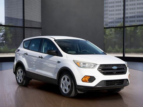 Used 2017 Ford Escape S image 7