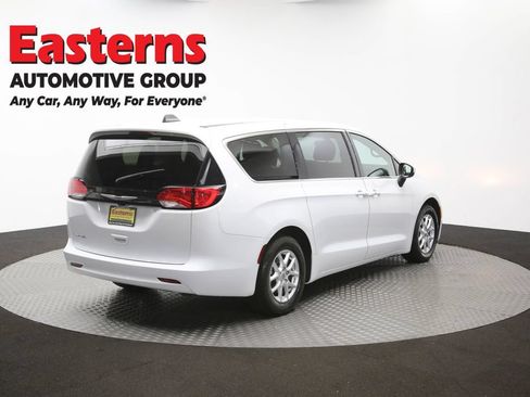 Used 2022 Chrysler Voyager LX FWD image 39