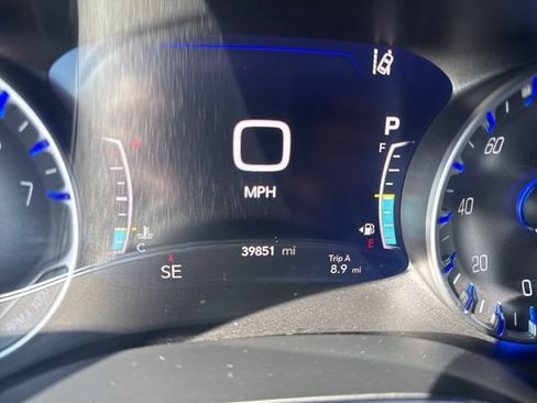 Used 2025 Chrysler Pacifica Limited FWD image 19