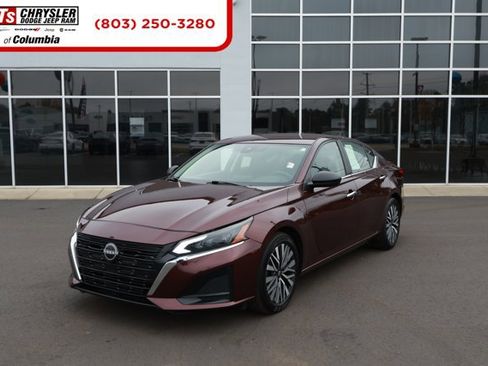 Used 2024 Nissan Altima 2.5 SV image 1