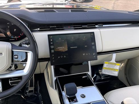 New 2026 Land Rover Range Rover Long Wheelbase SE image 9