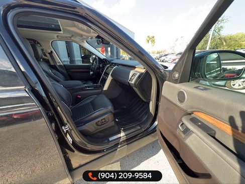 Used 2017 Land Rover Discovery HSE image 26