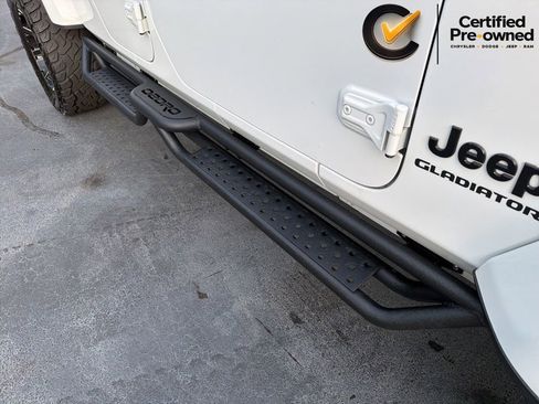 Used 2021 Jeep Gladiator Overland AWD/4WD image 5