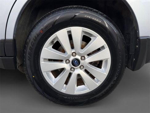 Used 2015 Subaru Outback 2.5i Premium image 11