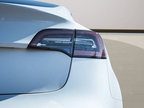 Used 2021 Tesla Model 3 Standard Range Plus RWD image 8
