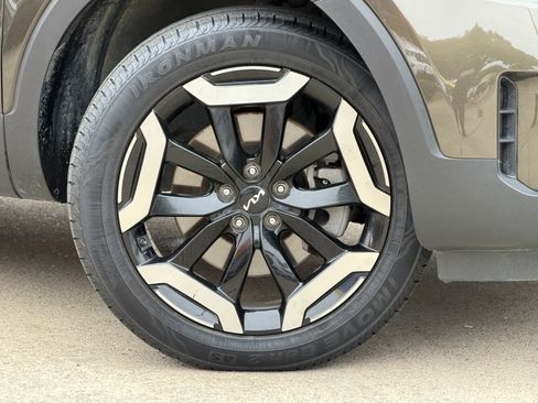 Used 2025 Kia Telluride S FWD image 3