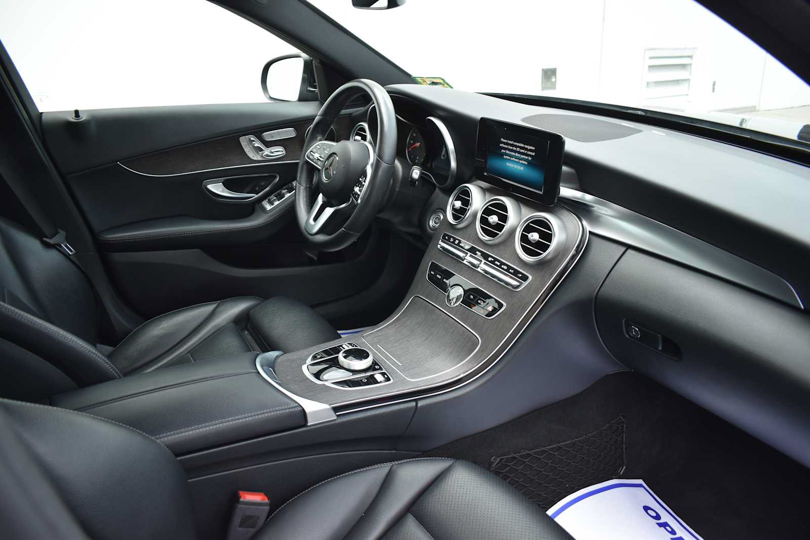 Used 2019 Mercedes-Benz C 300 4MATIC Sedan image 3