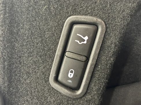 Used 2017 Maserati Levante AWD/4WD image 44