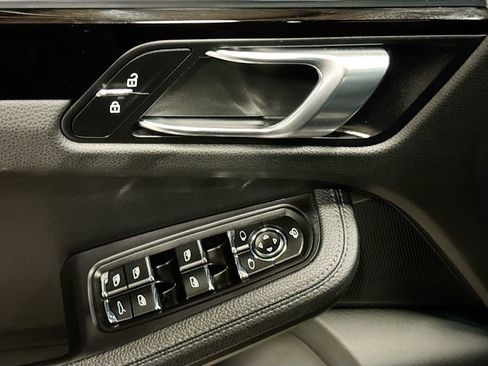 Used 2022 Porsche Macan image 20