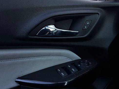 Used 2025 Chevrolet Trax LT image 19