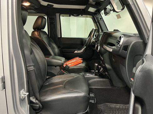 Used 2017 Jeep Wrangler Unlimited Rubicon AWD/4WD image 25
