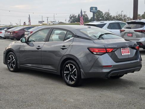 Used 2025 Nissan Sentra SV image 4