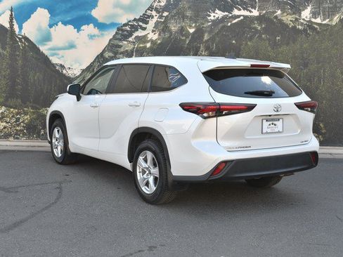 Certified 2025 Toyota Highlander LE AWD/4WD image 9