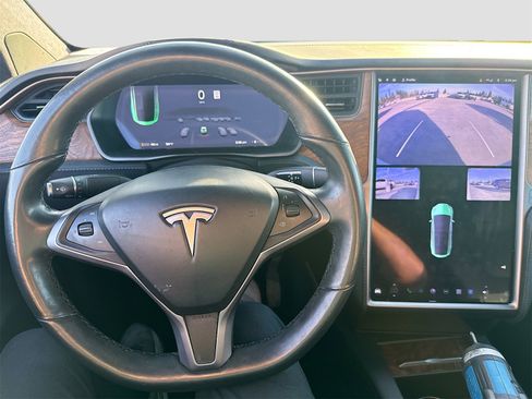 Used 2019 Tesla Model X 75D image 2