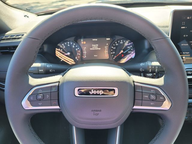 Used 2026 Jeep Compass Latitude AWD/4WD image 24